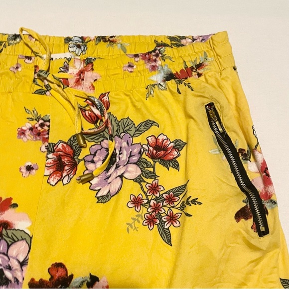 Eye Candy Floral Yellow Joggers Women’s Size 3X - Picture 4 of 15